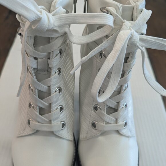 Winter White, heeled, feminine, rubber, lug-sole boots - Size US8 / EU38.5 - Picture 5 of 7